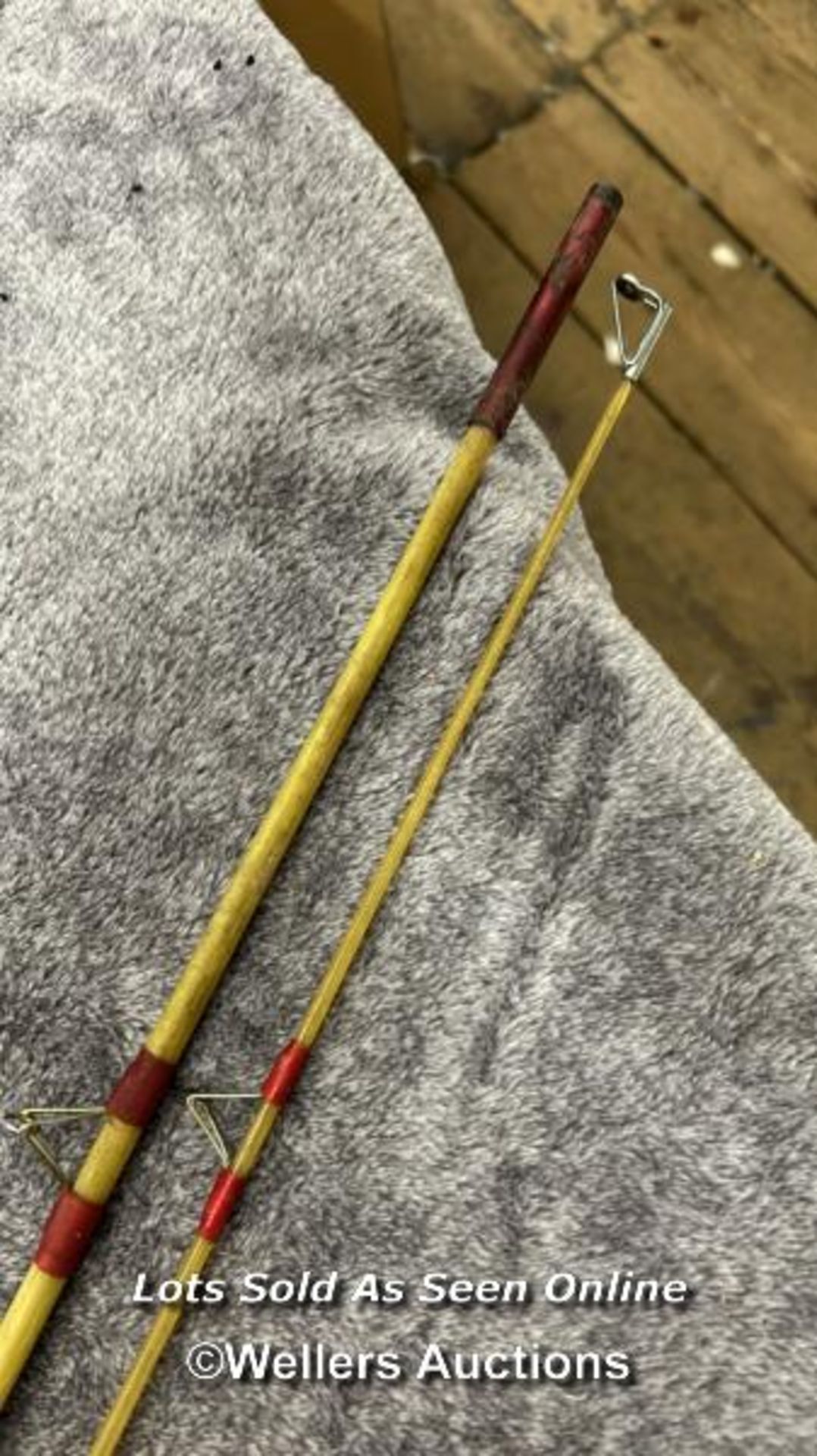 Vintage fibreglass fishing rod with cork handle, 265cm long with a Prince regent reel / AN16 - Bild 3 aus 4