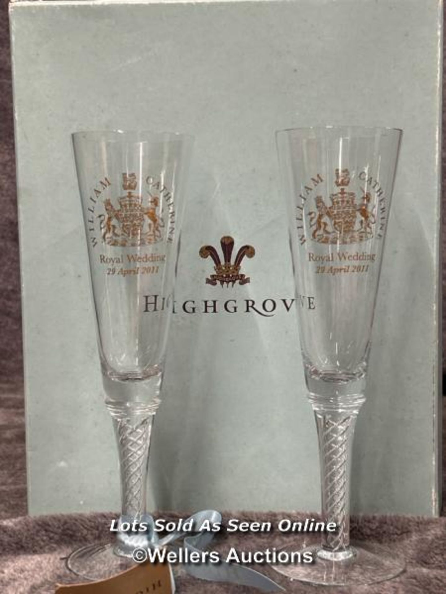 A pair of commemorative crystal glasses celebrating the wedding of William and Catherine in 2011 - Image 2 of 4