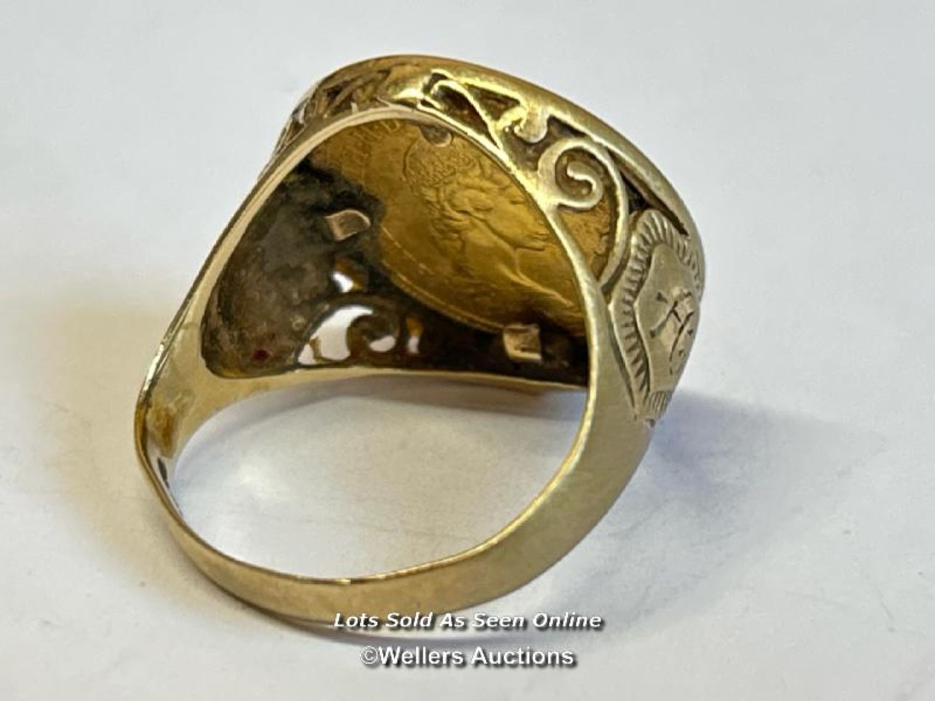 Gold sovereign ring. 1982 sovereign in hallmarked 9ct gold ring, size Y. Gross weight 9.53g / SF - Image 2 of 3