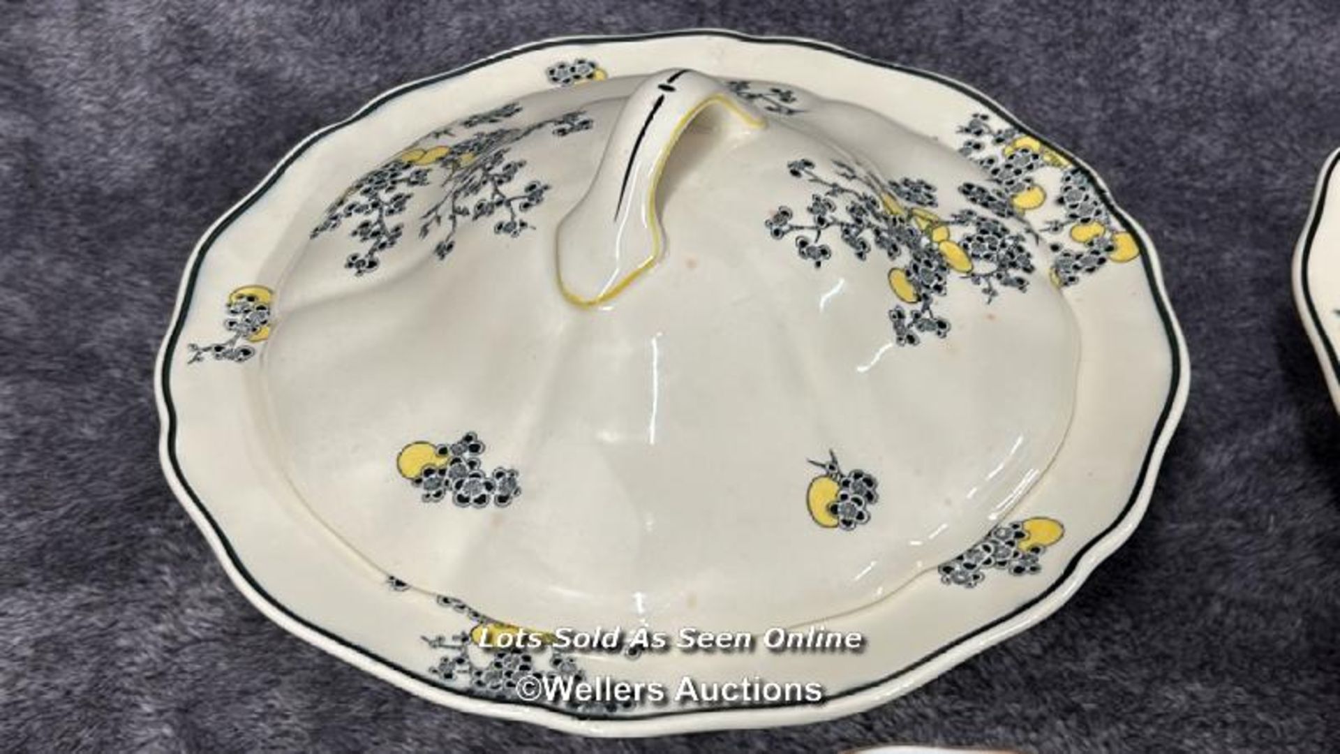 Assorted dinner ware including Royal Doulton "Carnival" and Royal Albert / AN10 - Image 5 of 12