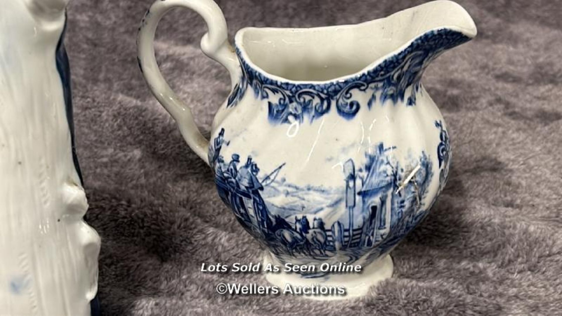 Assorted blue & white porcelain including a Delfts plate and German figurine / AN12 - Bild 6 aus 14