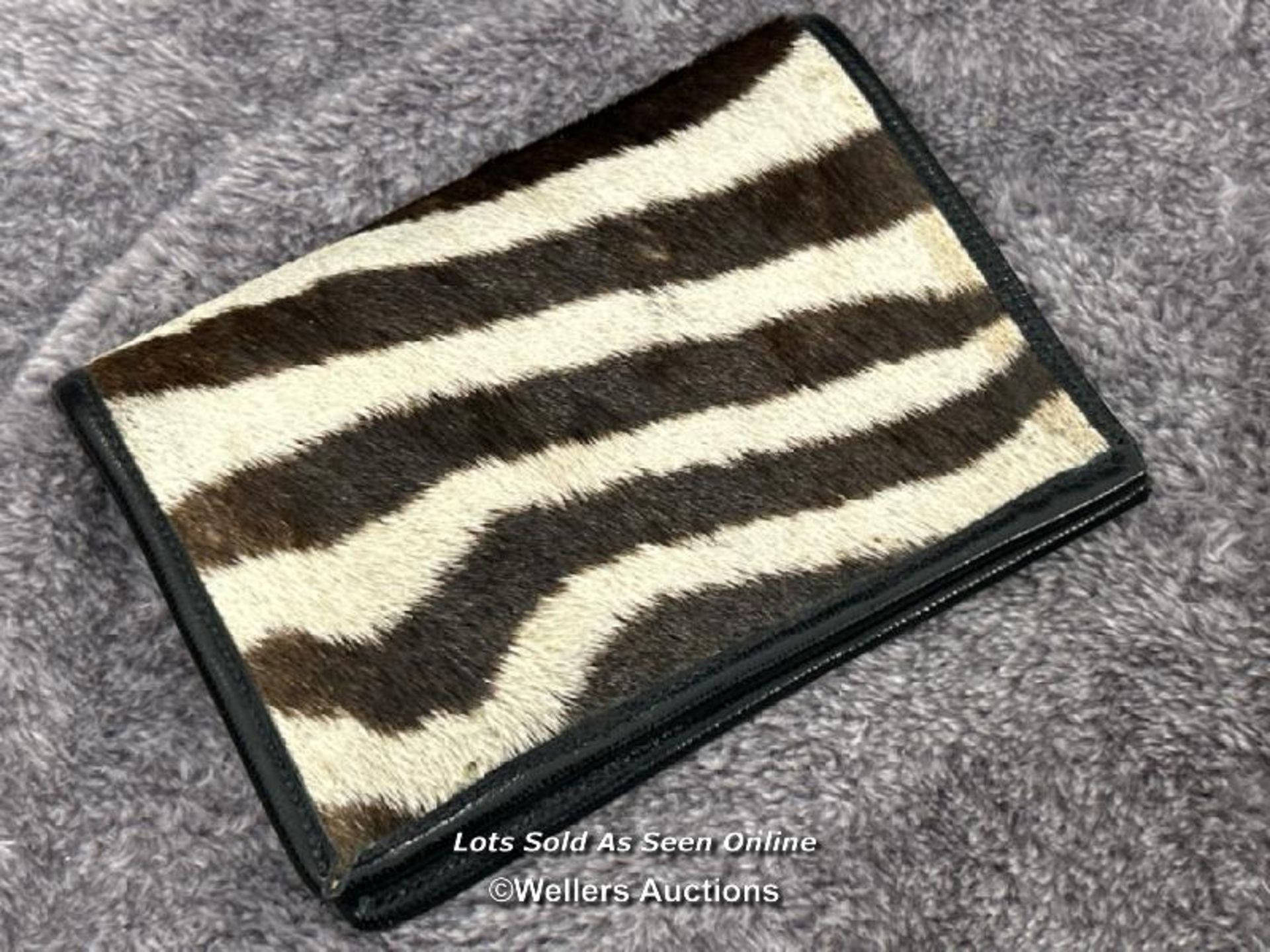 Vintage Zebra skin box, wallet and Stratton compact with one other animal skin box (probably - Image 3 of 7