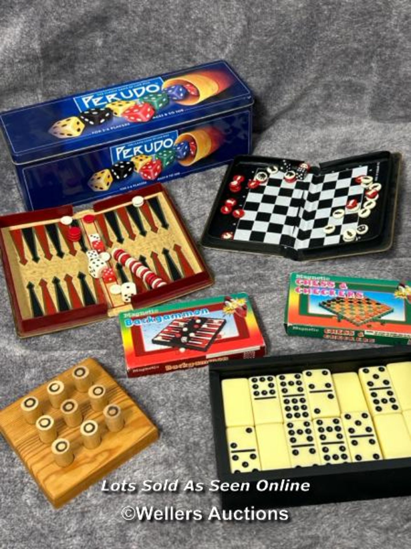Assorted games, including backgammon, perudo and dominos / AN3