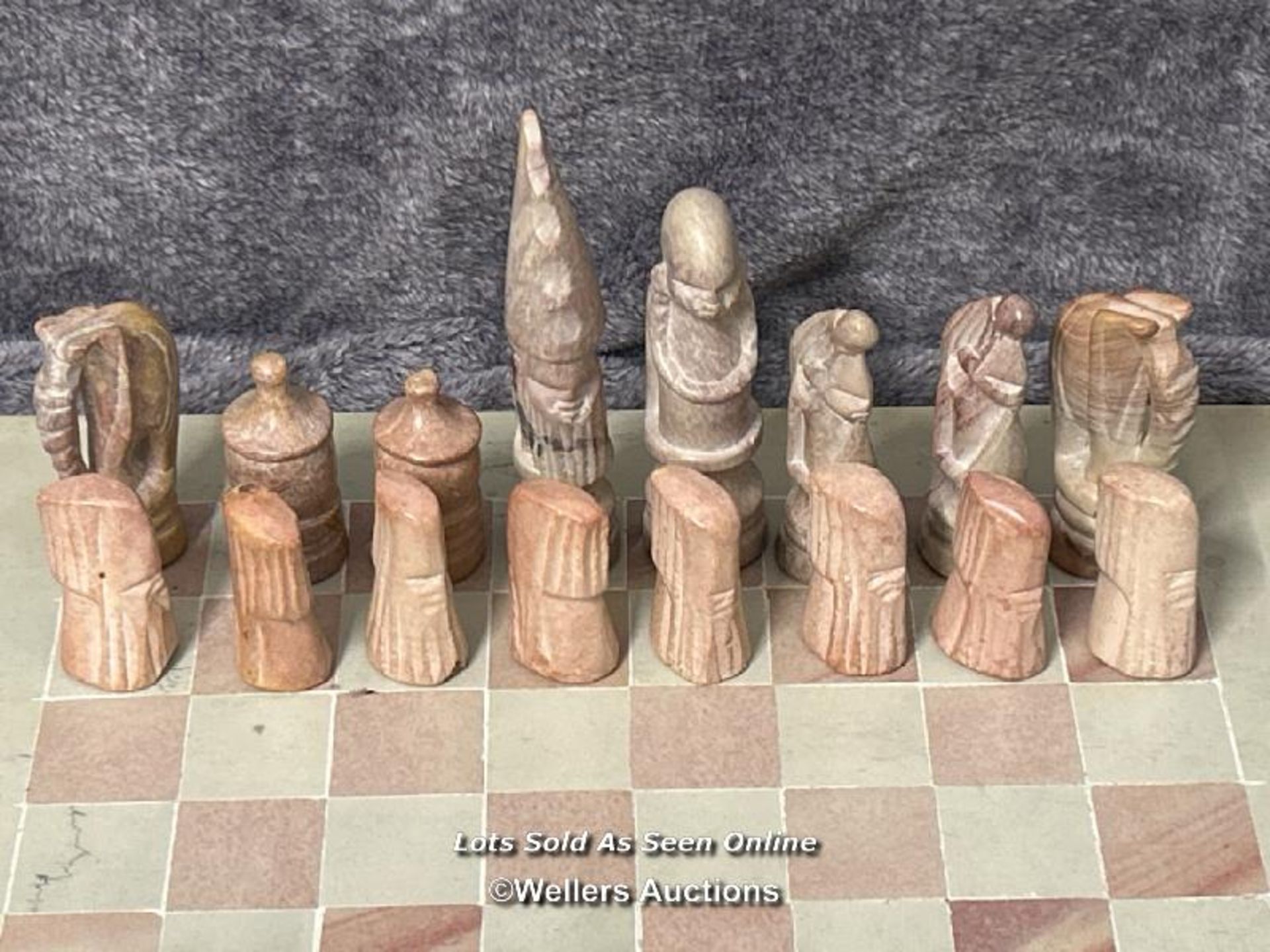 Soapstone chess set, board is 36cm square, complete / AN3 - Image 2 of 6