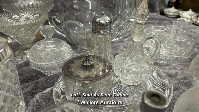 A large collection of glassware including decanters, bowls, vase, rose bowl and cheese dish / AN11 - Image 4 of 7