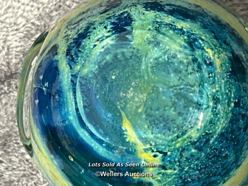 Mdina 'pulled ear' glass vase, 13cm high and Murano style glass dish / AN2 - Image 4 of 7