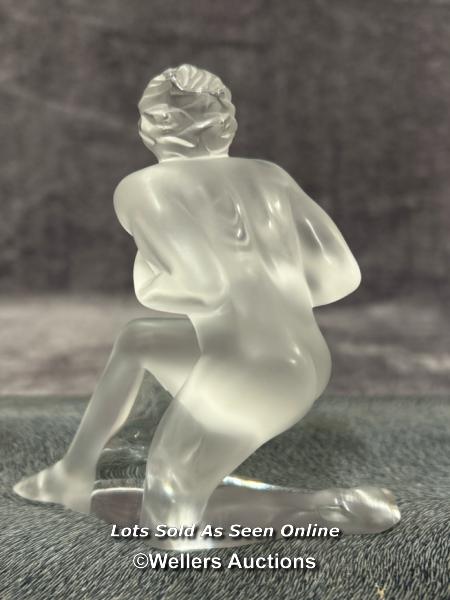 Lalique frosted crystal figurine 'Serge', signed, 10.5cm high / AN2 - Image 2 of 3