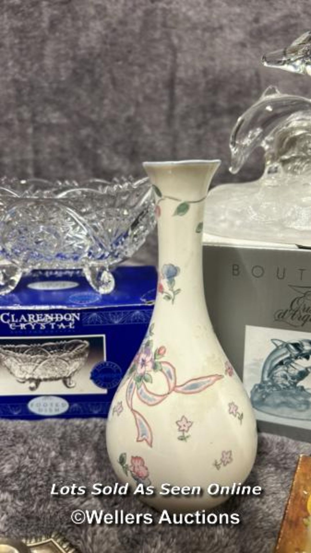 Assorted items including boxed Boutique crystal dolphins, Clarendon crystal footed dish, H. Samuel - Image 10 of 11