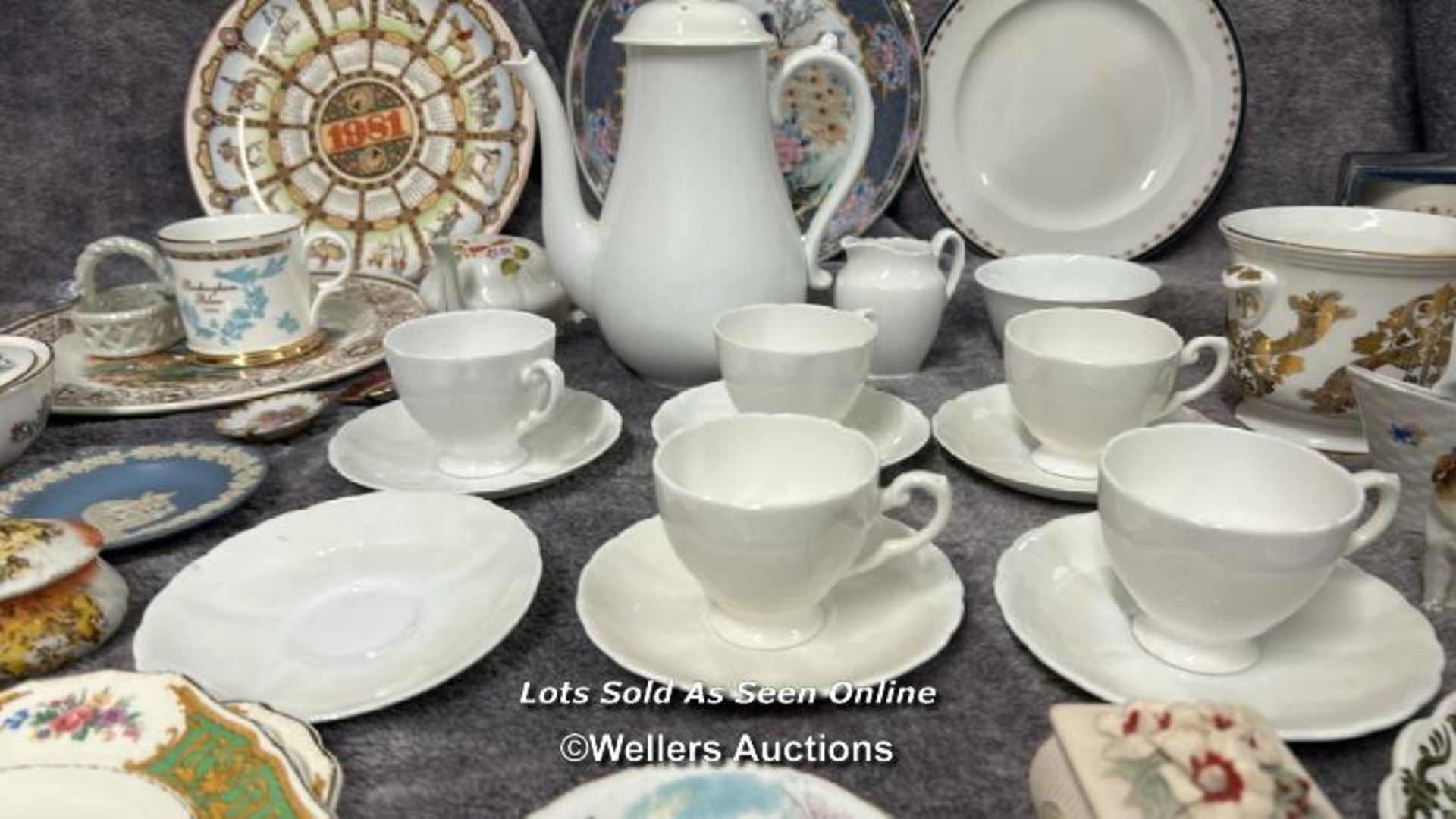 Assorted ceramics including part Tuscan China "Plant" coffee set, Chinese plate, Wedgewood plates - Image 2 of 13