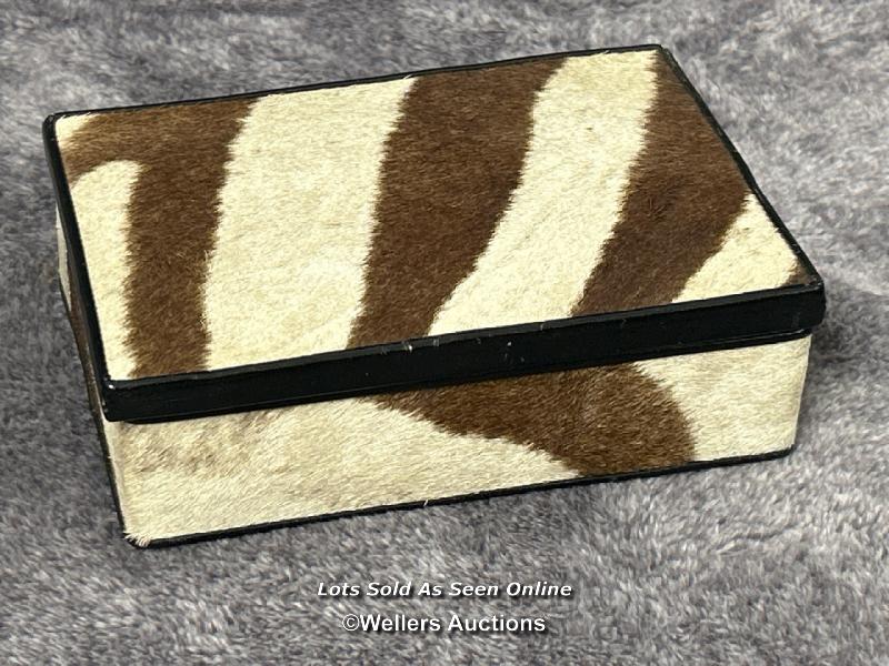 Vintage Zebra skin box, wallet and Stratton compact with one other animal skin box (probably - Image 2 of 7