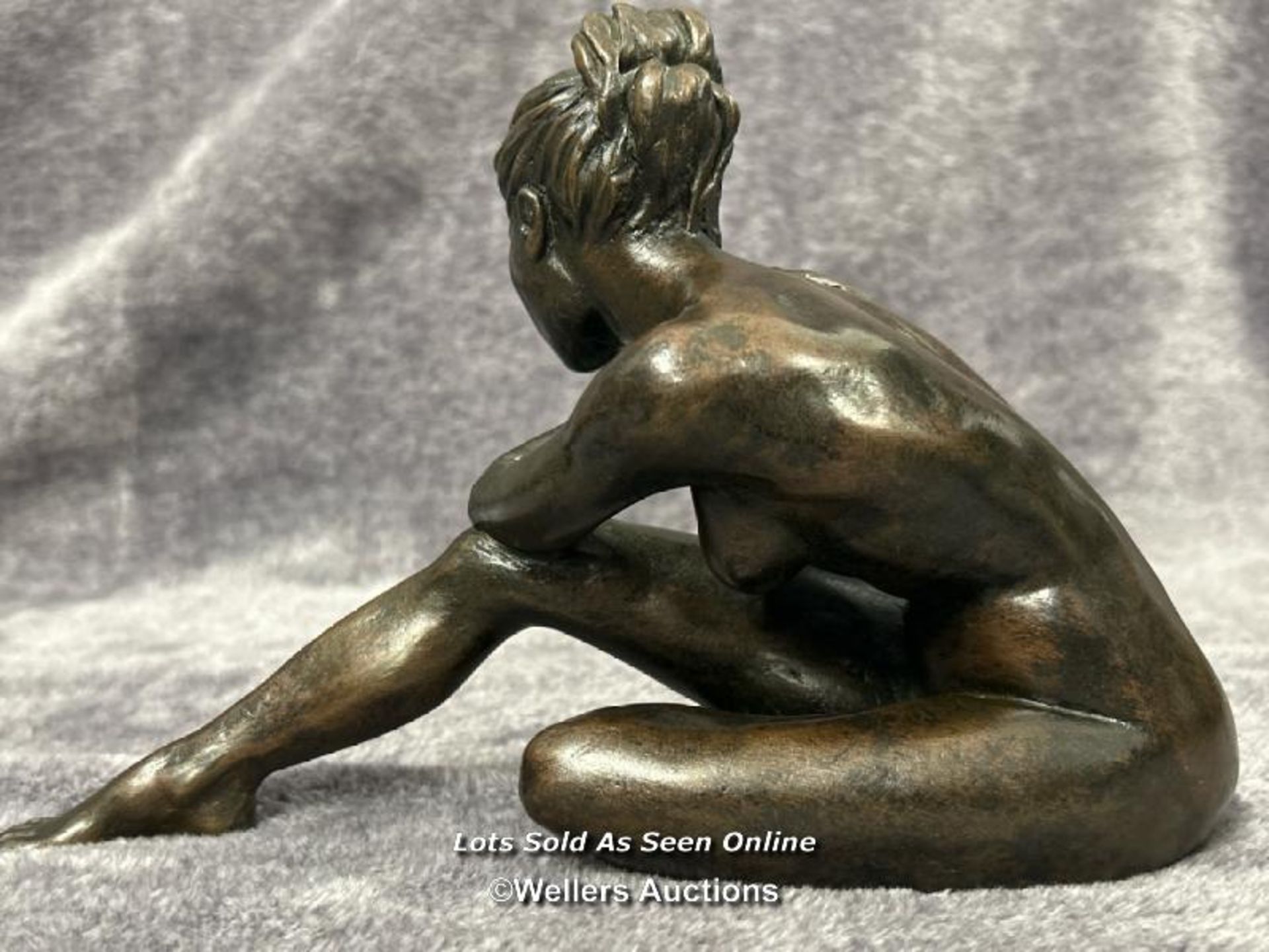 Bronze effect resin figure of a nude female, 16cm high / AN3 - Image 2 of 3