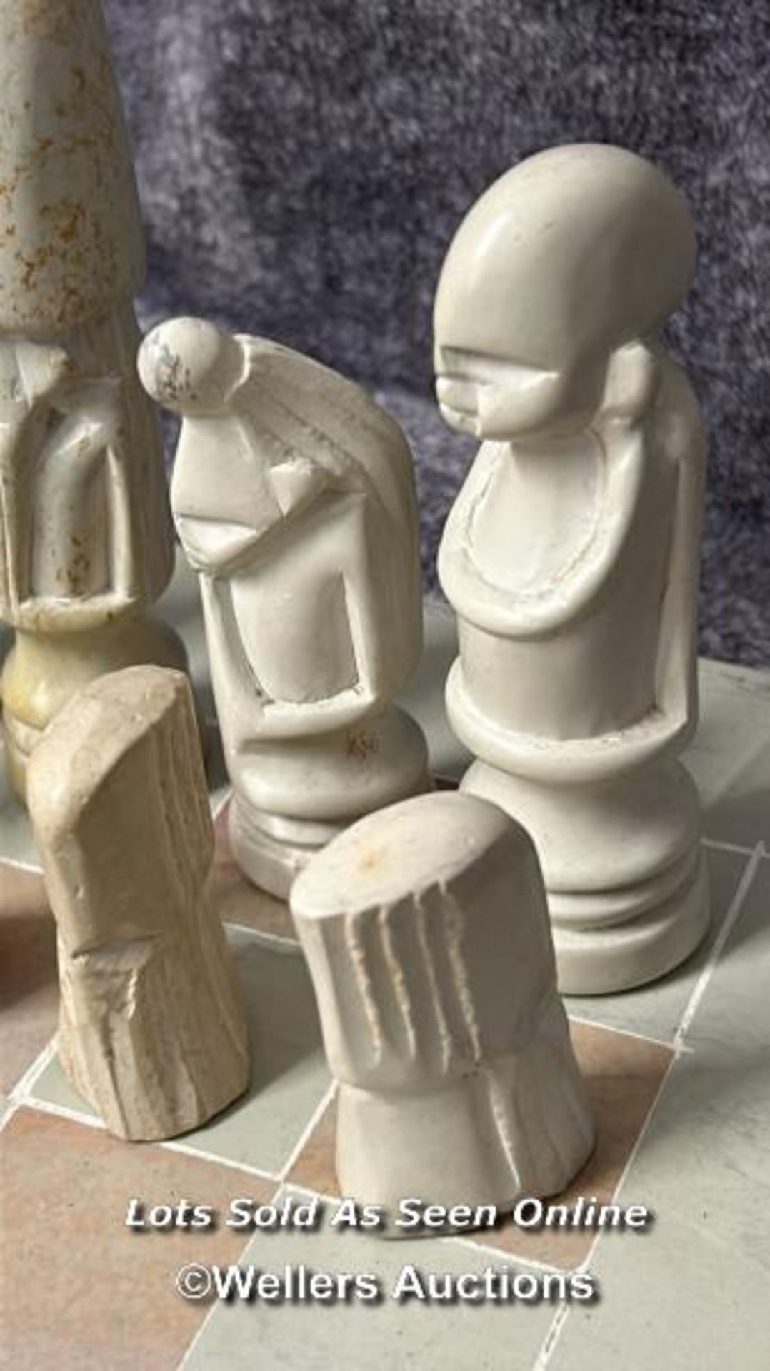 Soapstone chess set, board is 36cm square, complete / AN3 - Image 5 of 6