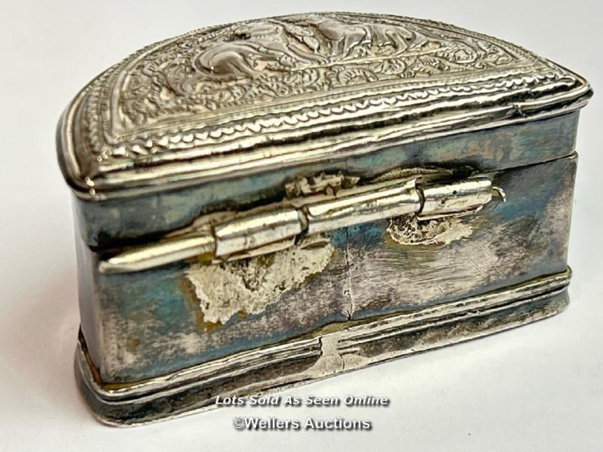 Indian white metal ornate snuff box, 6cm wide, 48g / SF - Image 3 of 4
