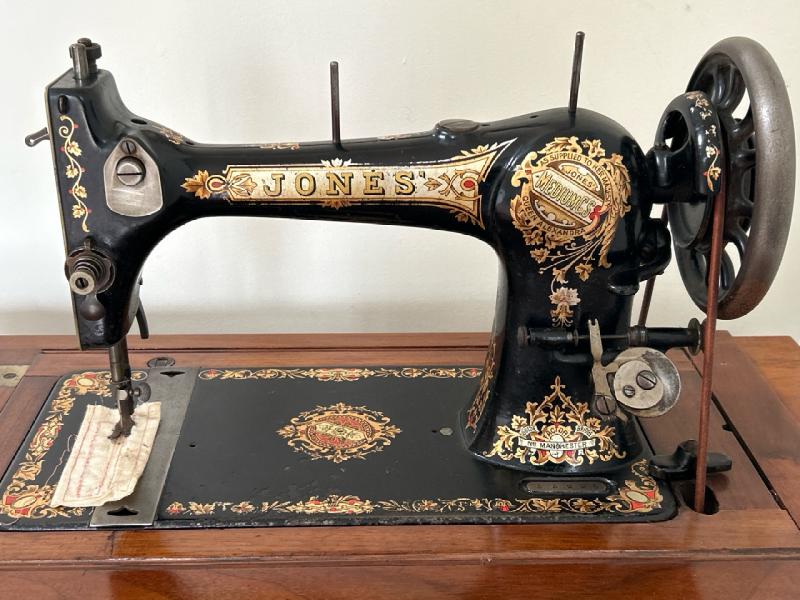Jones sewing machine number 33225 with flip top table 75cm high (collection from private residence - Image 2 of 11