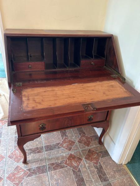 Mahogany bureau with three drawers and brass fittings, 74x98.5 x 40cm (collection from private - Image 2 of 7