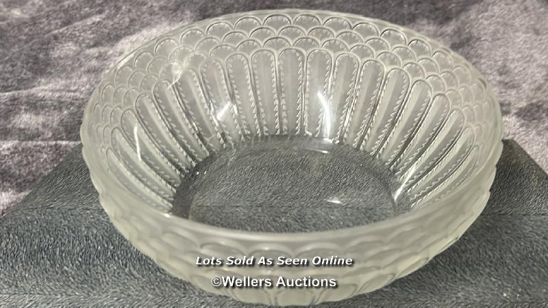 Lalique frosted glass bowl, 21cm diameter, 8.5cm high / AN2 - Image 2 of 3
