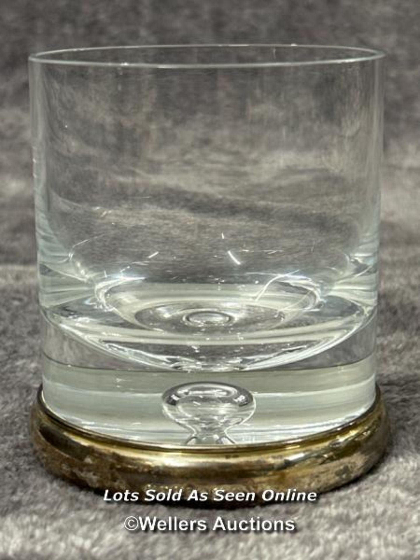 A Broadway Silversmiths 'last drop' whisky glass, with hallmarked silver base, 8.5cm diameter x 10.