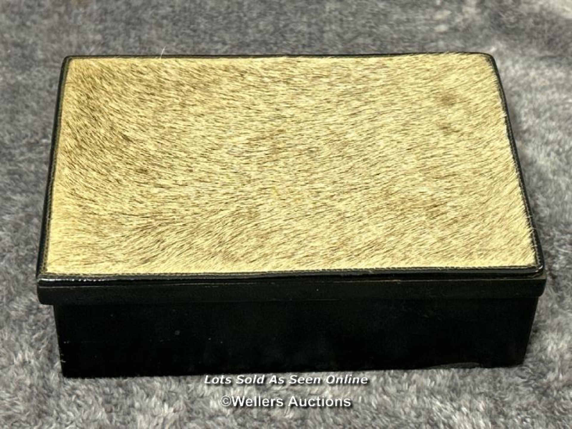 Vintage Zebra skin box, wallet and Stratton compact with one other animal skin box (probably - Image 7 of 7
