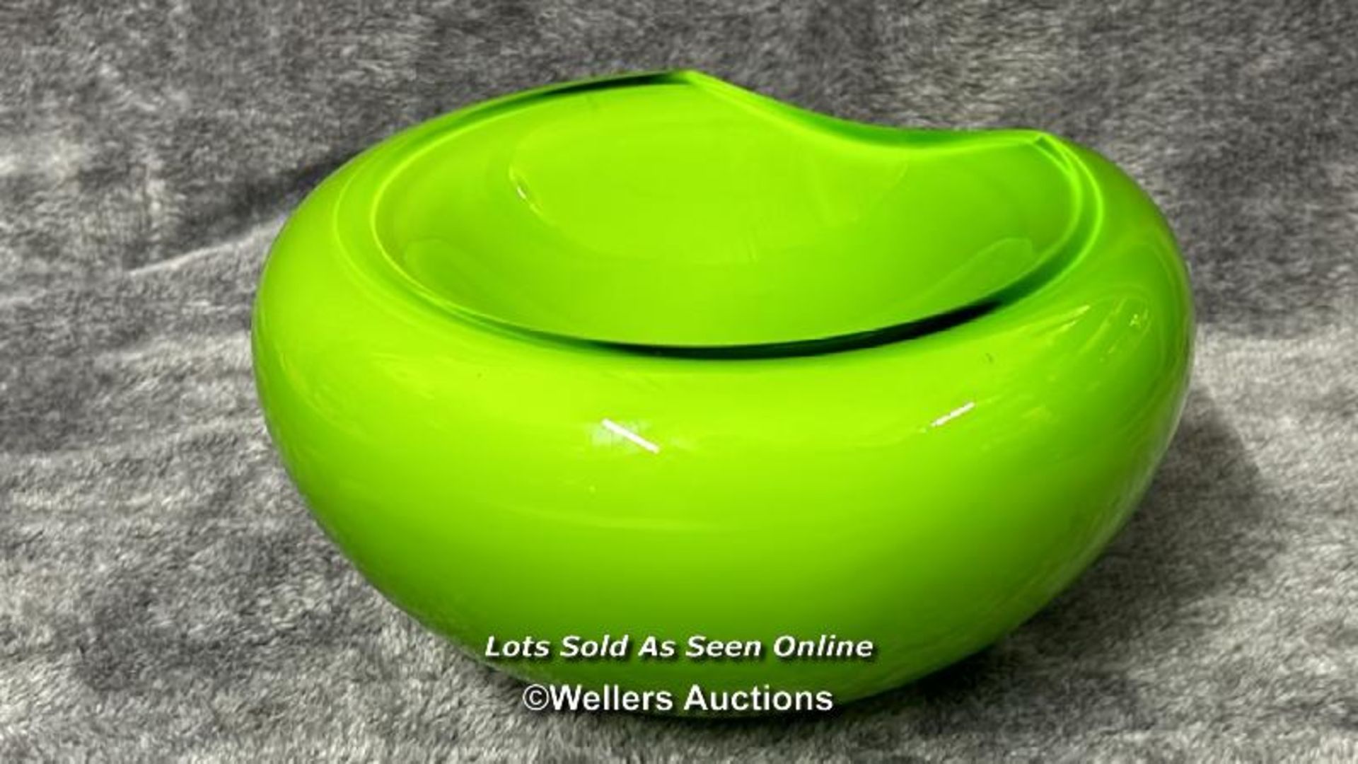 Danish contemporary Eva Solo 'Smiley' glass bowl by Tools, green and milk glass, 20cm diameter, 10. - Image 2 of 4