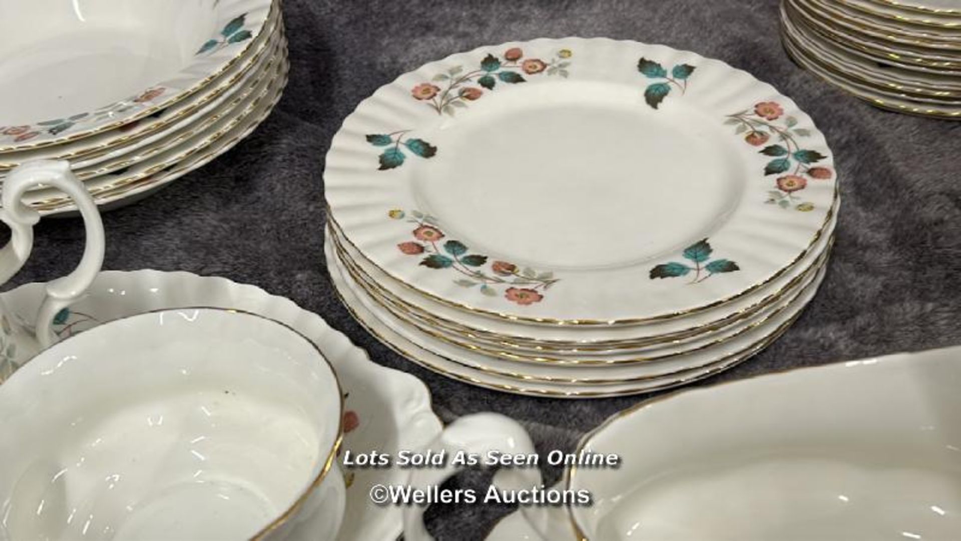 A 49 piece Richmond bone china dinner service /AN9 - Image 5 of 7