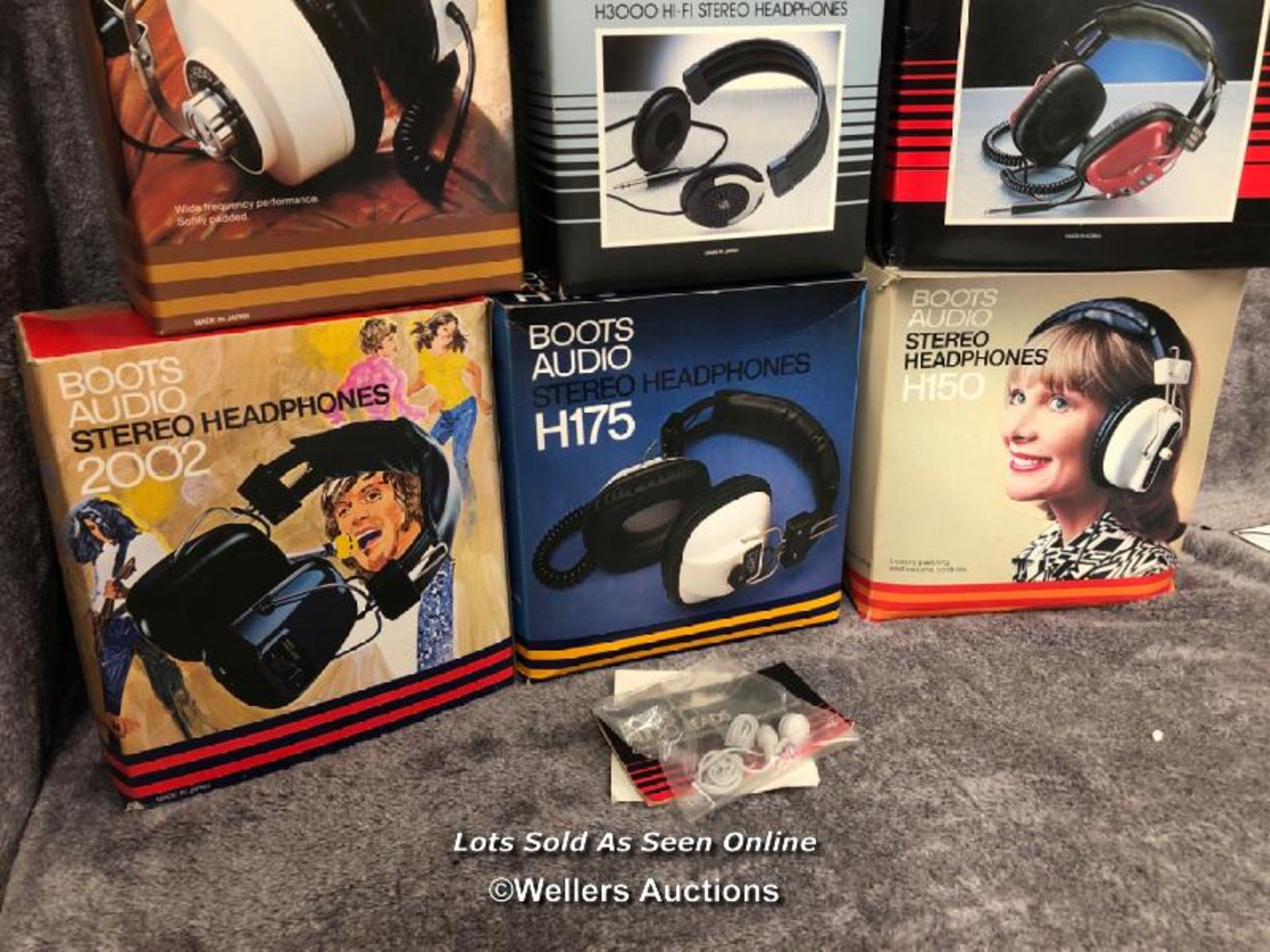 A collection of ten vintage Boots Audio stereo headphones, models include H150, HE2, H2000, H2002 - Image 4 of 4