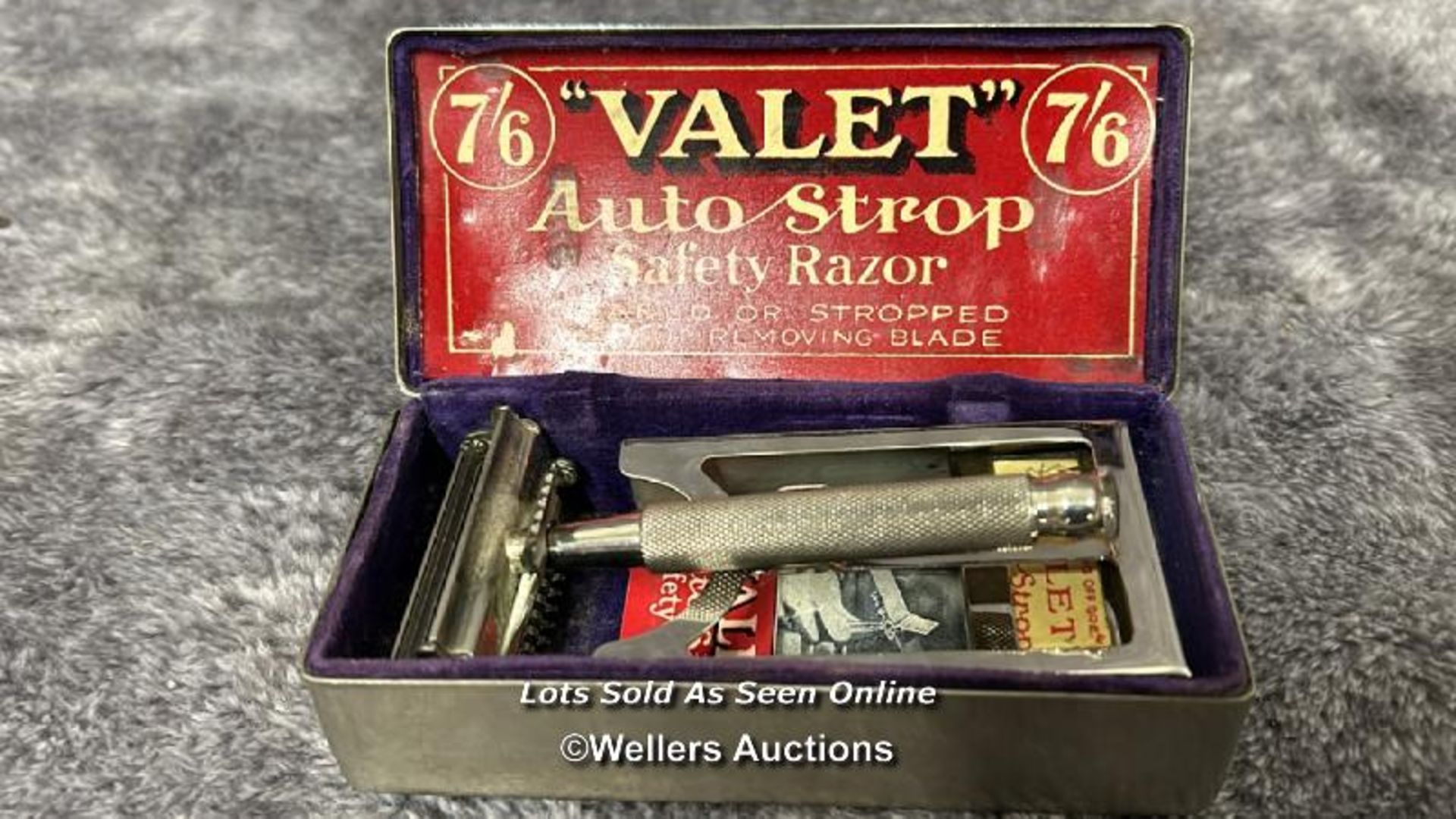 Three vintage razors including Gillette and Auto Strop 'Valet' / AN22 - Image 3 of 4