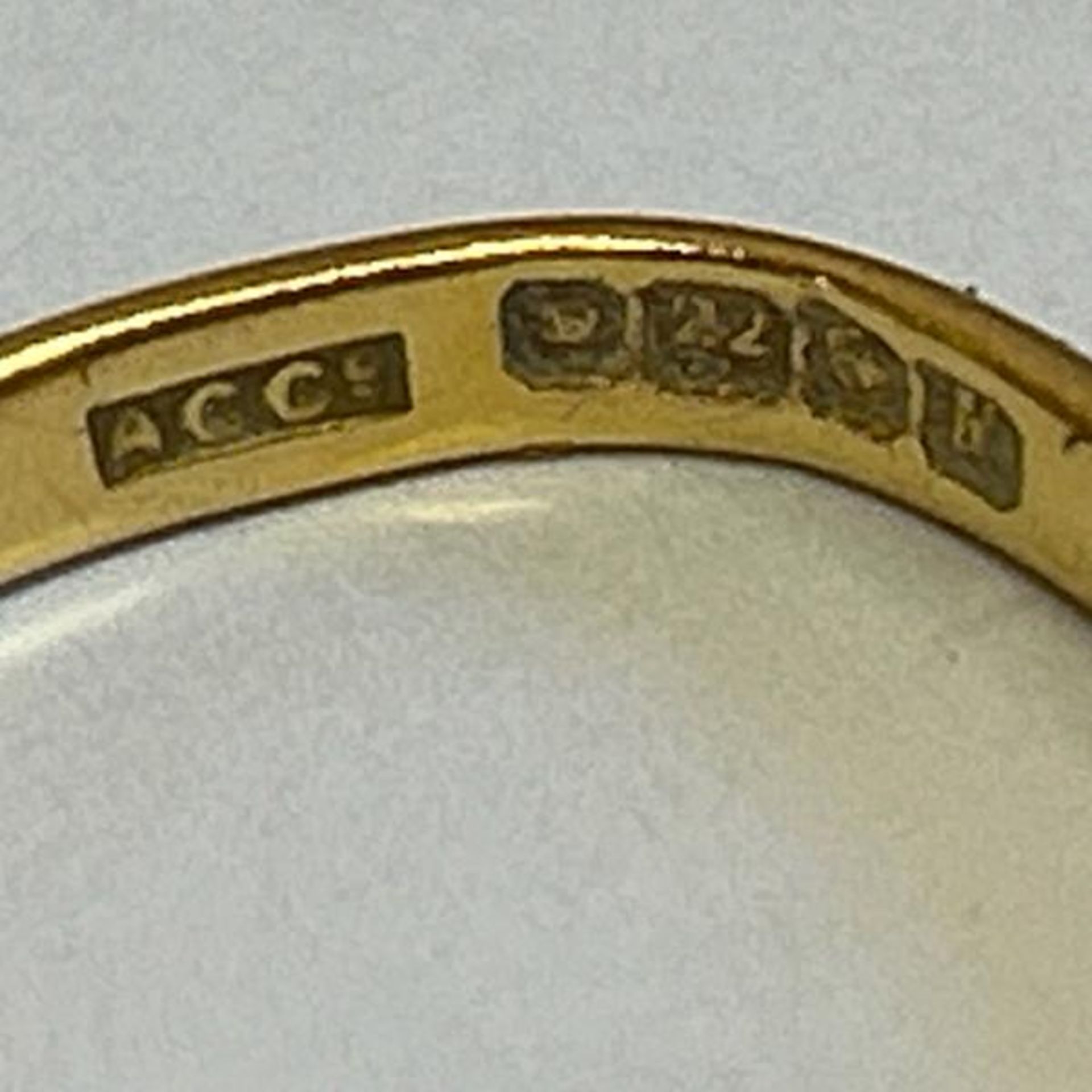 22ct gold hallmarked wedding band, ring size L, gross weight 2.24g / SF - Image 2 of 2