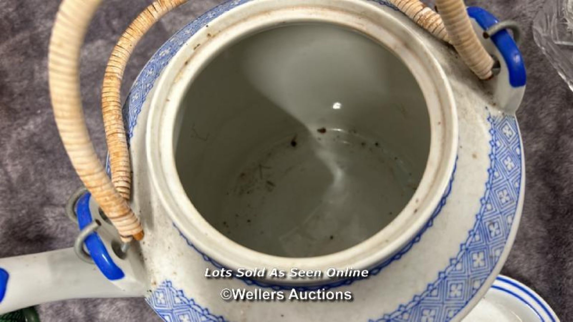 Vintage blue & white Chinese wedding tea pot decorated with a Sea Dragon, makers mark at the base, - Image 5 of 12
