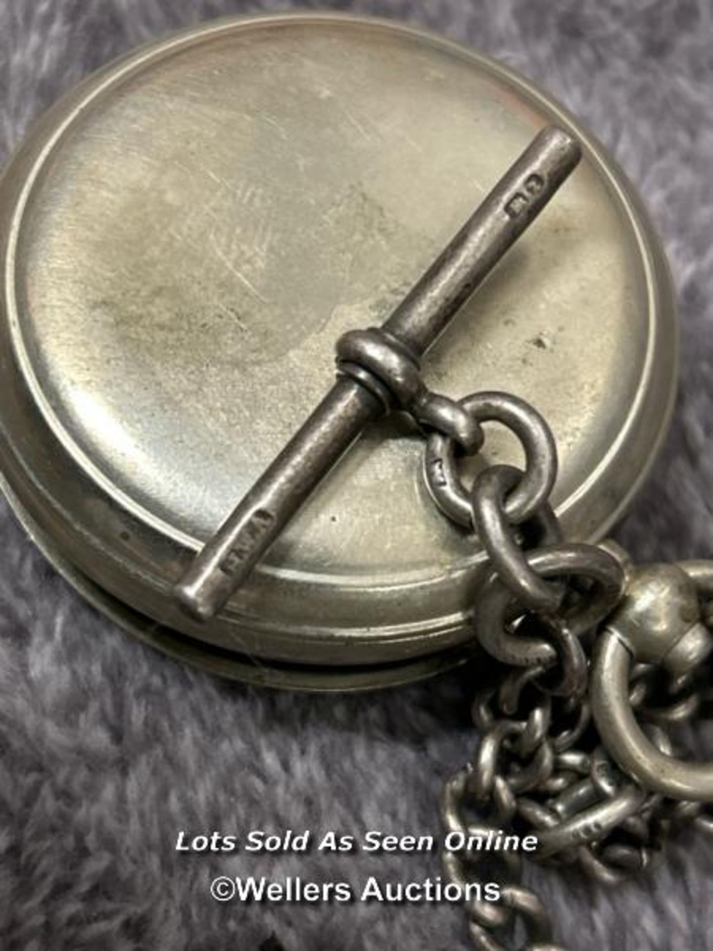 A floating compass with hallmarked silver chain and silver hallmarked button hook / T42 - Image 4 of 6