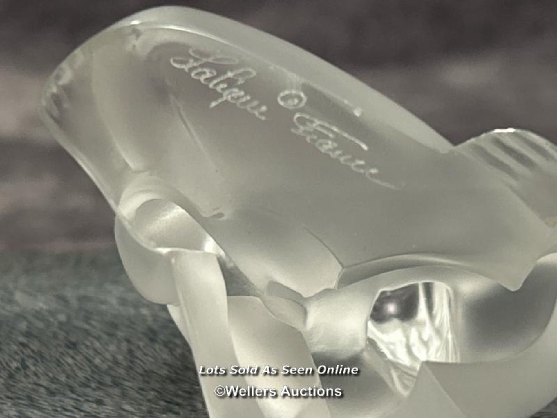 Lalique frosted crystal figurine of a seated woman in "thinking" pose, 8.5cm high / AN2 - Image 3 of 3