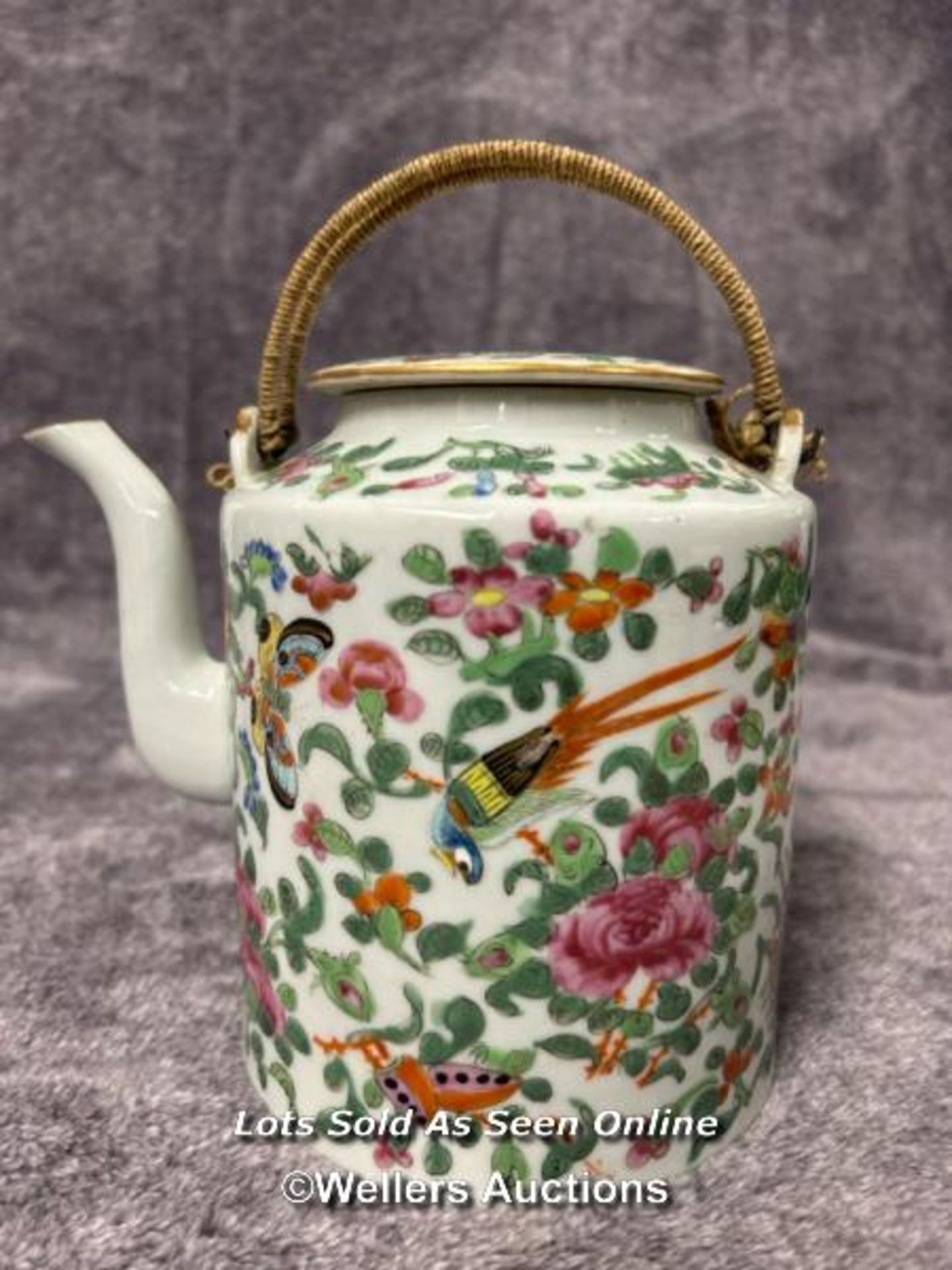A Chinese famille rose porcelain teapot decorated with birds and flowers, 16cm high / AN8