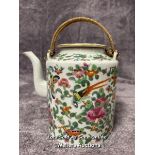 A Chinese famille rose porcelain teapot decorated with birds and flowers, 16cm high / AN8