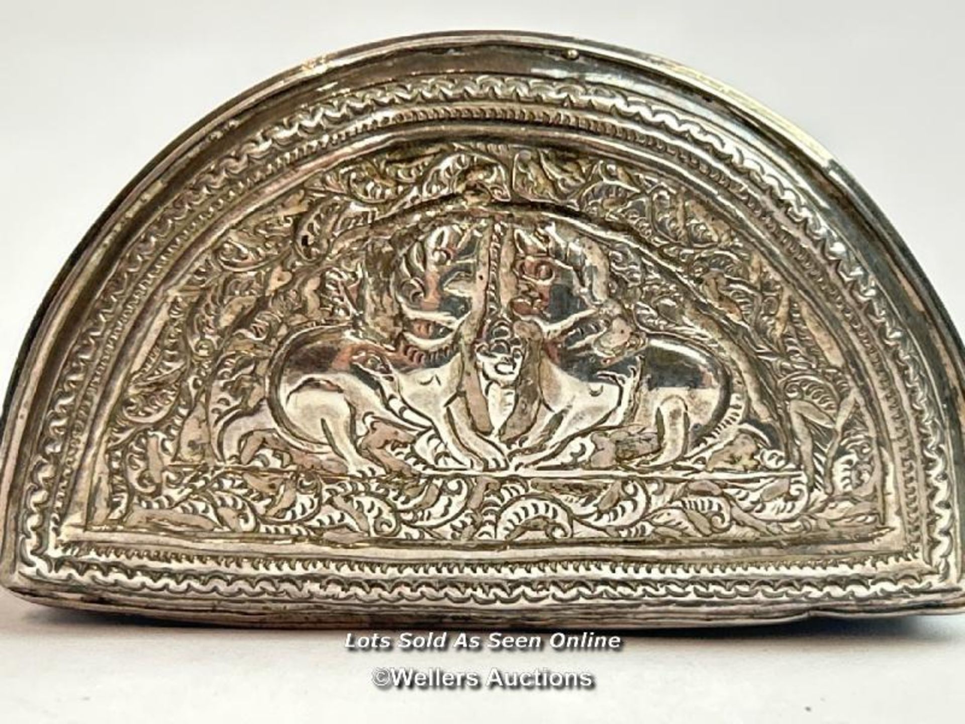 Indian white metal ornate snuff box, 6cm wide, 48g / SF - Image 2 of 4