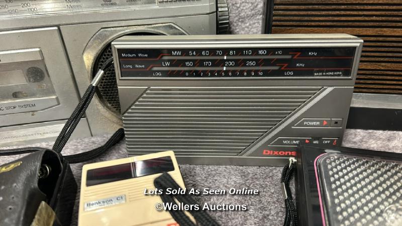 Assorted unboxed vintage electricals including Benkson radios, Aero 6 transister, Dixons radio, - Image 3 of 17