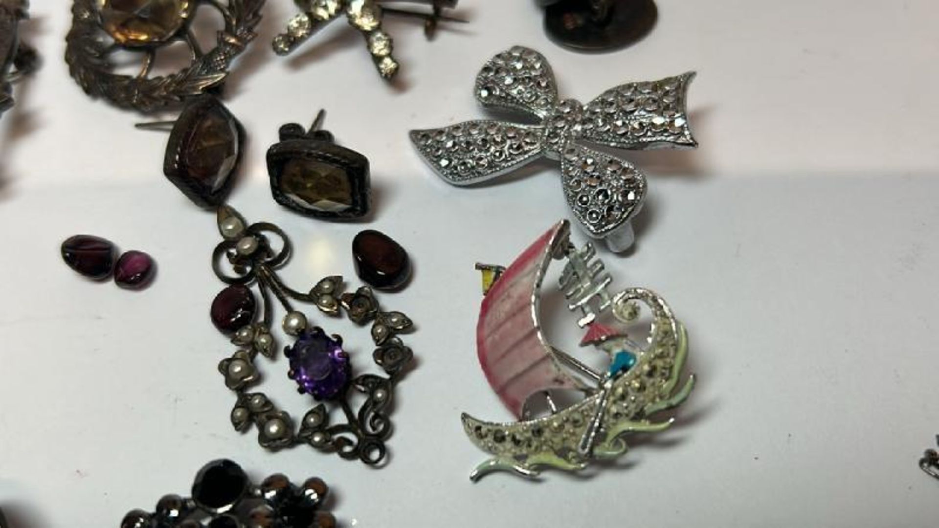 Quantity of costume jewellery including silver locket and chain, silver hallmarked brooches, paste - Image 4 of 6
