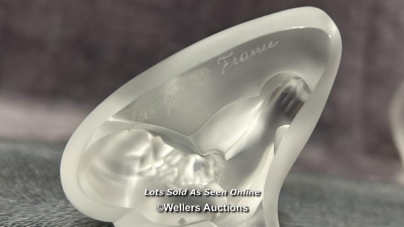 Lalique frosted crystal figurine 'Seated Nude' 10cm high, signed / AN2 - Image 3 of 3