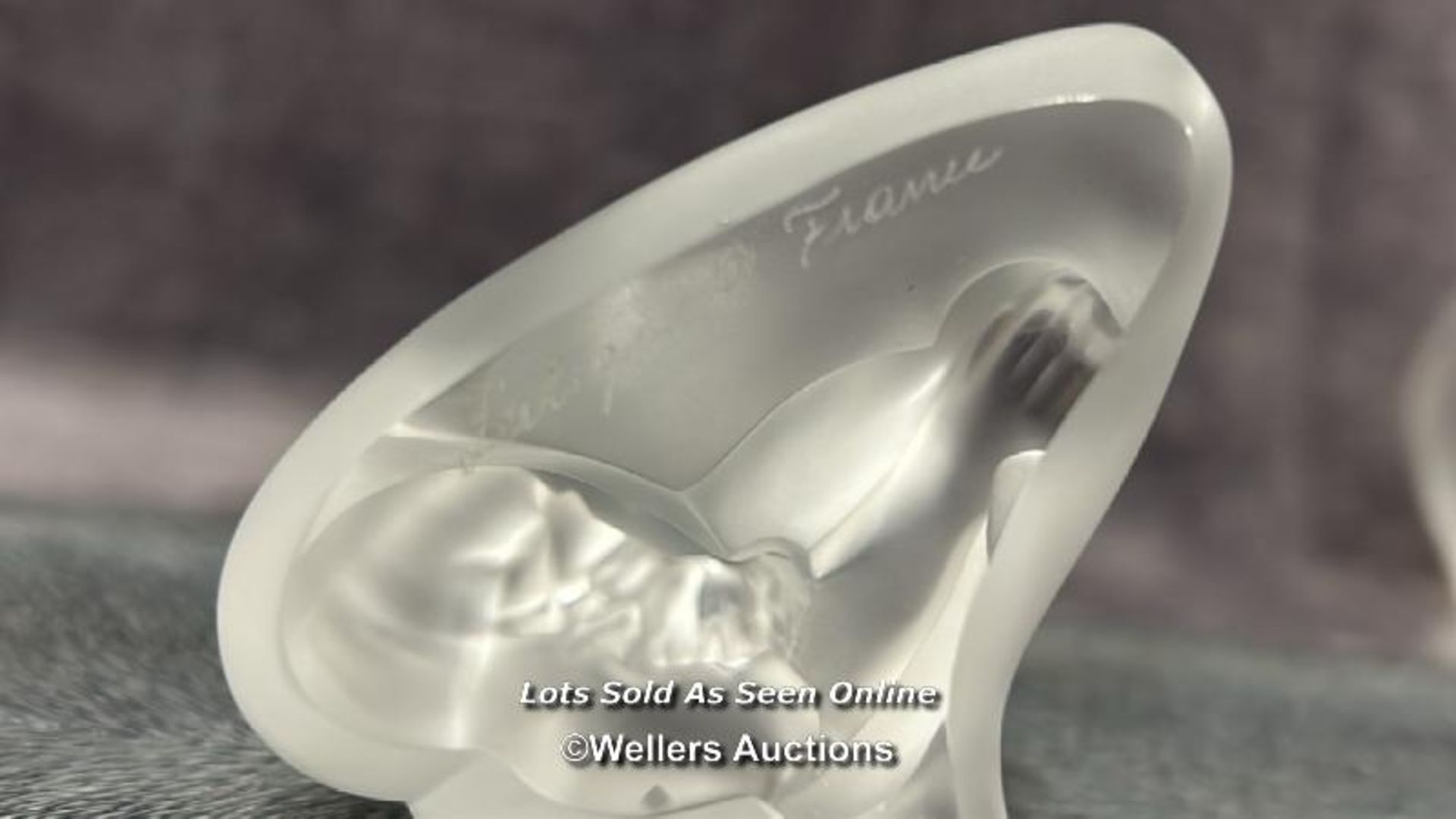 Lalique frosted crystal figurine 'Seated Nude' 10cm high, signed / AN2 - Image 3 of 3