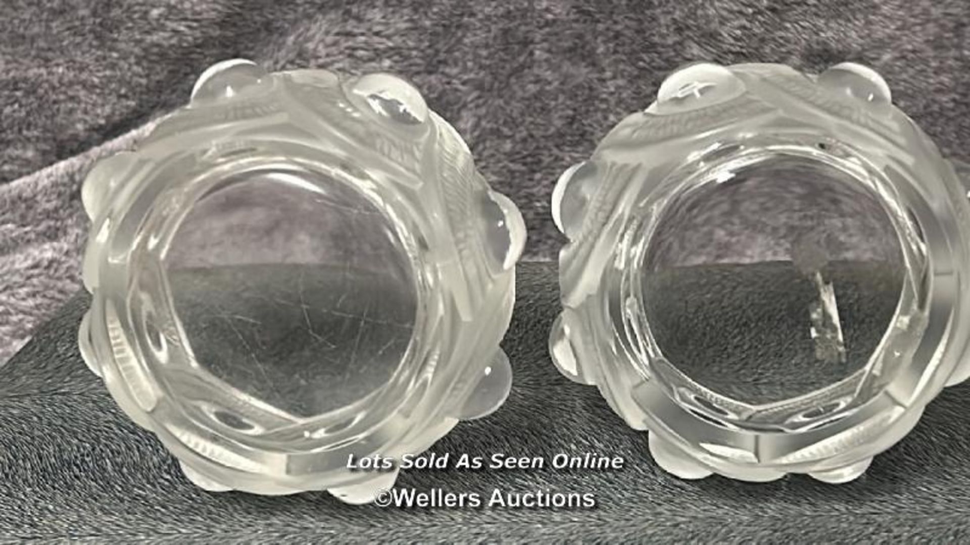 Lalique pair of glass bowls, 9cm diameter / AN2 - Image 4 of 4