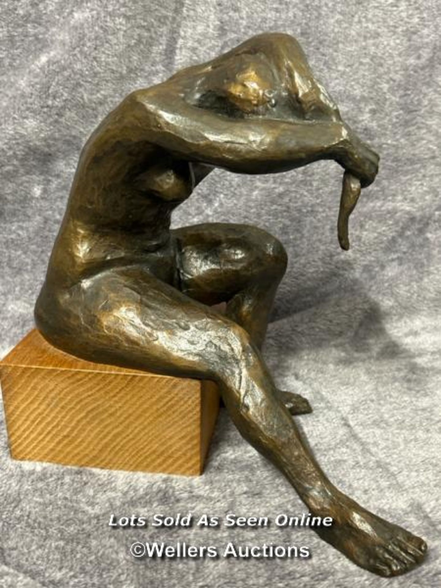 Michael Ayrton (1921-1975) patinated bronze sculpture 'Girl wringing out her hair', 26cm high - Image 2 of 5