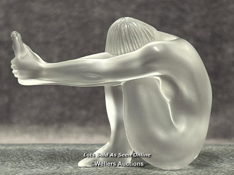 Lalique frosted crystal figurine 'Nude Temptation', 7cm high, signed / AN2