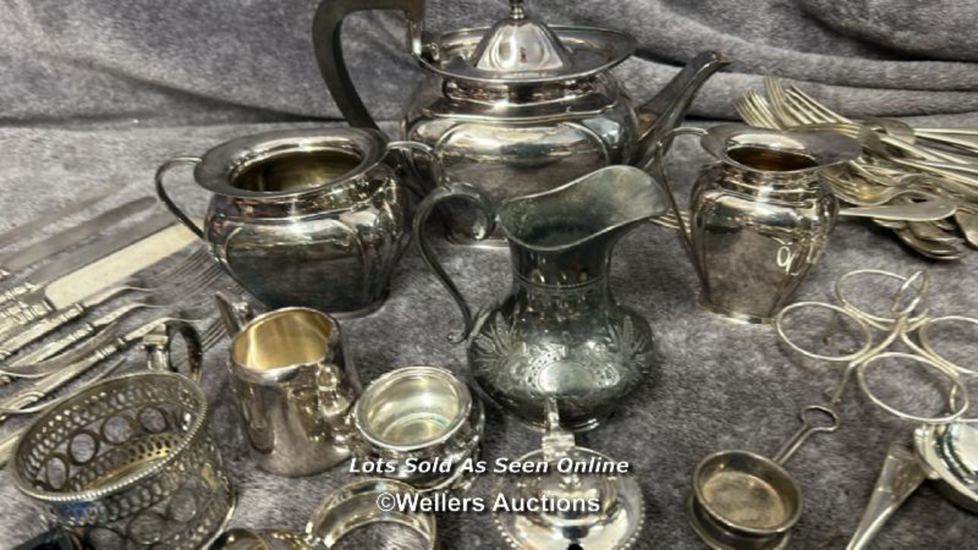 Large collection of silver plate including cuttlery / AN42 - Image 2 of 11