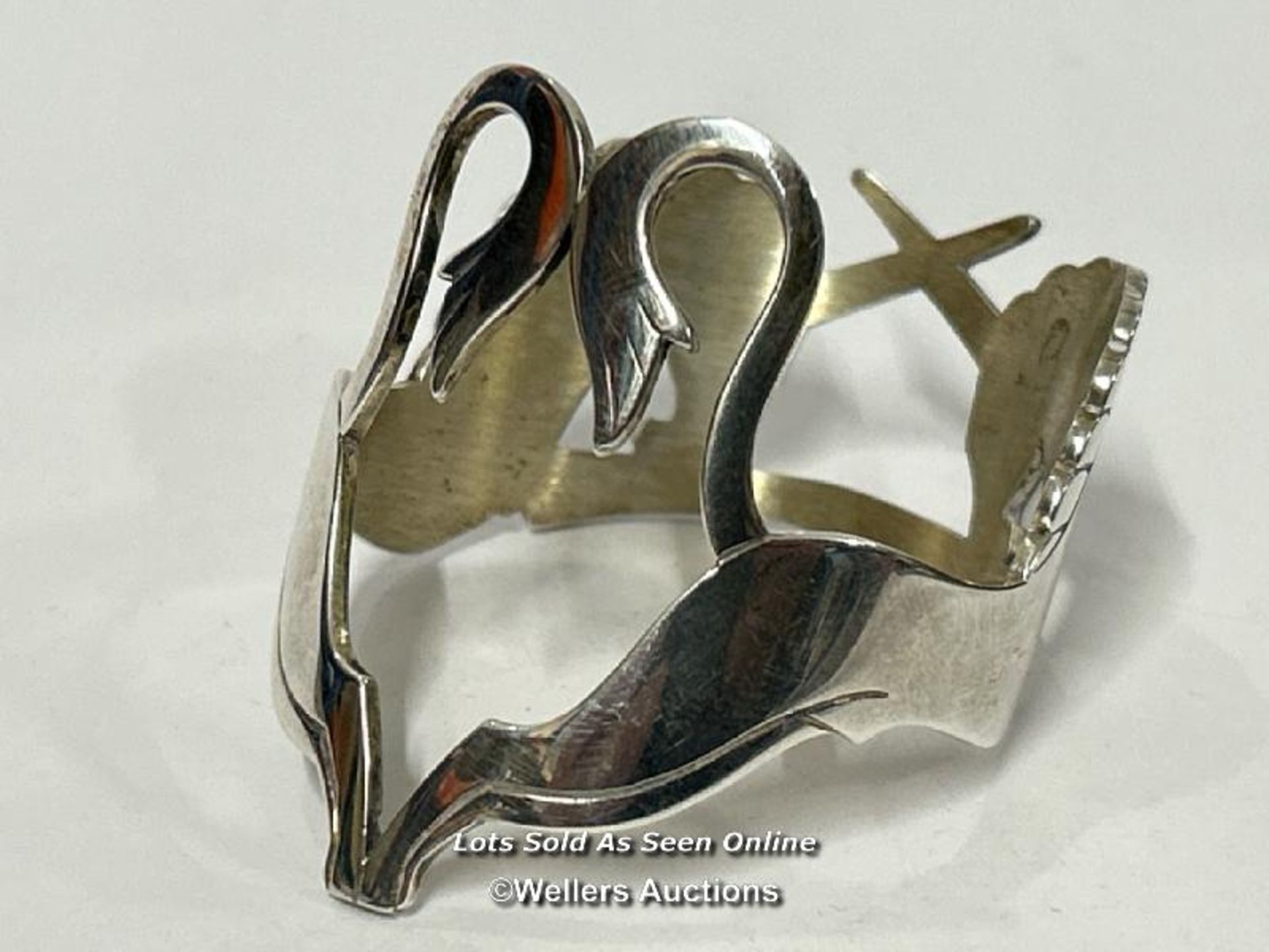 Silver napkin ring of unicorn design by Leo Vrooman, hallmarked London 1975, 30.7g / SF - Image 2 of 4