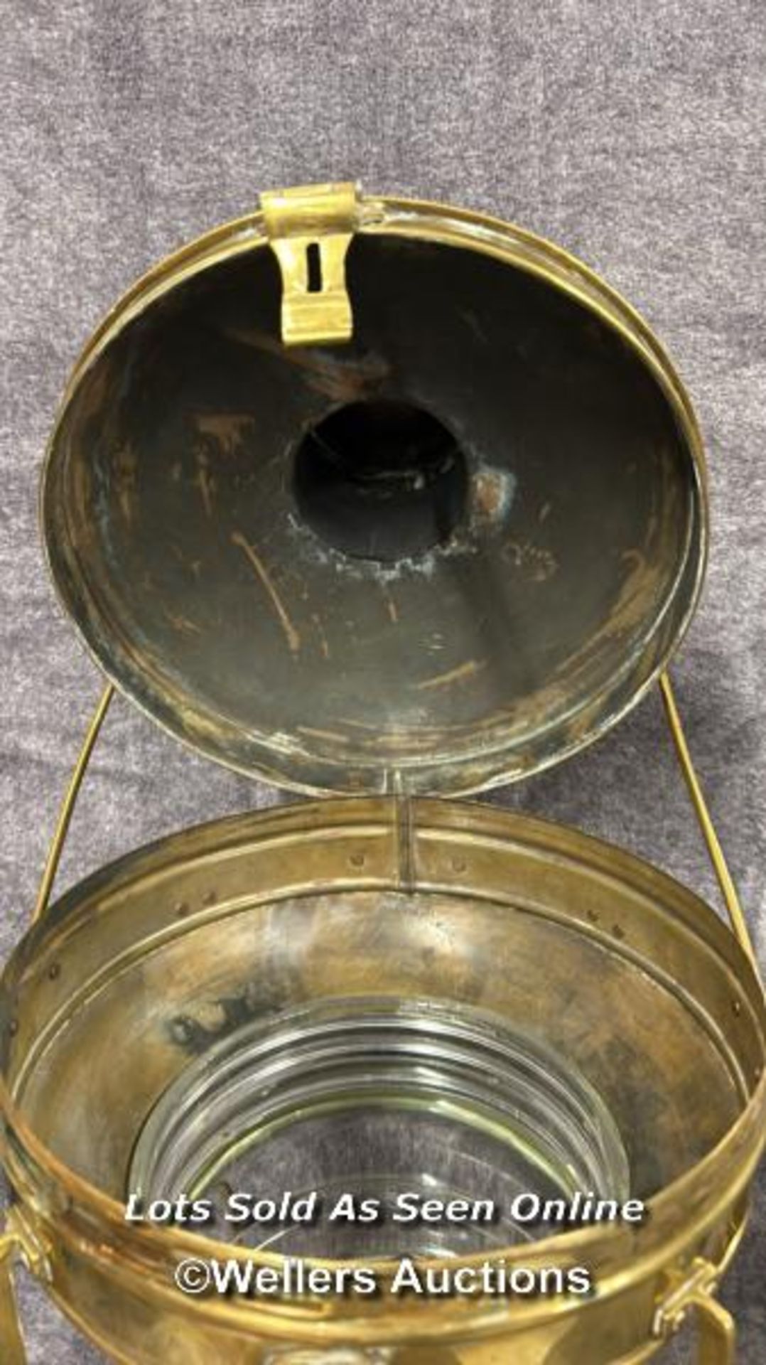 Large brass Davey's ships lantern in good condition, 62cm high / AN21 - Image 4 of 8