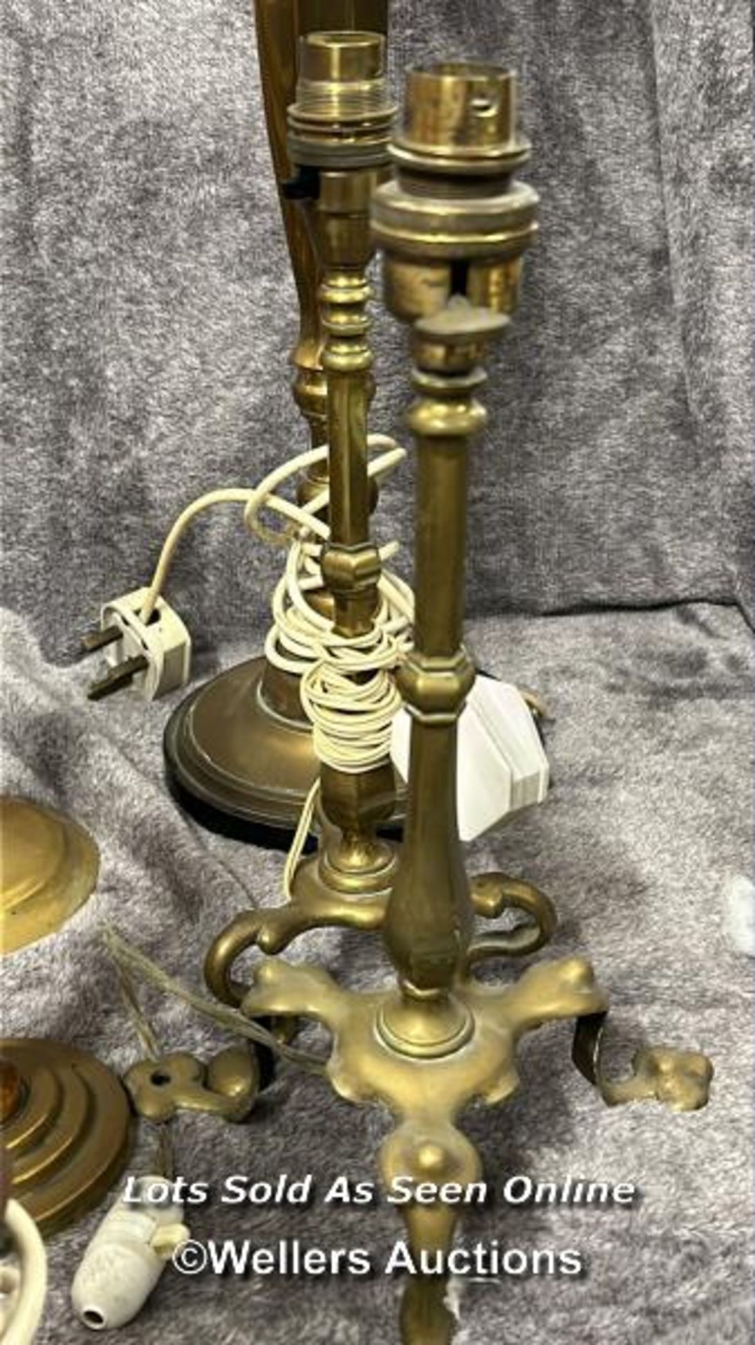 Collection of brass lamps and candle holders including a pair of twisted candle sticks, vintage desk - Image 5 of 10