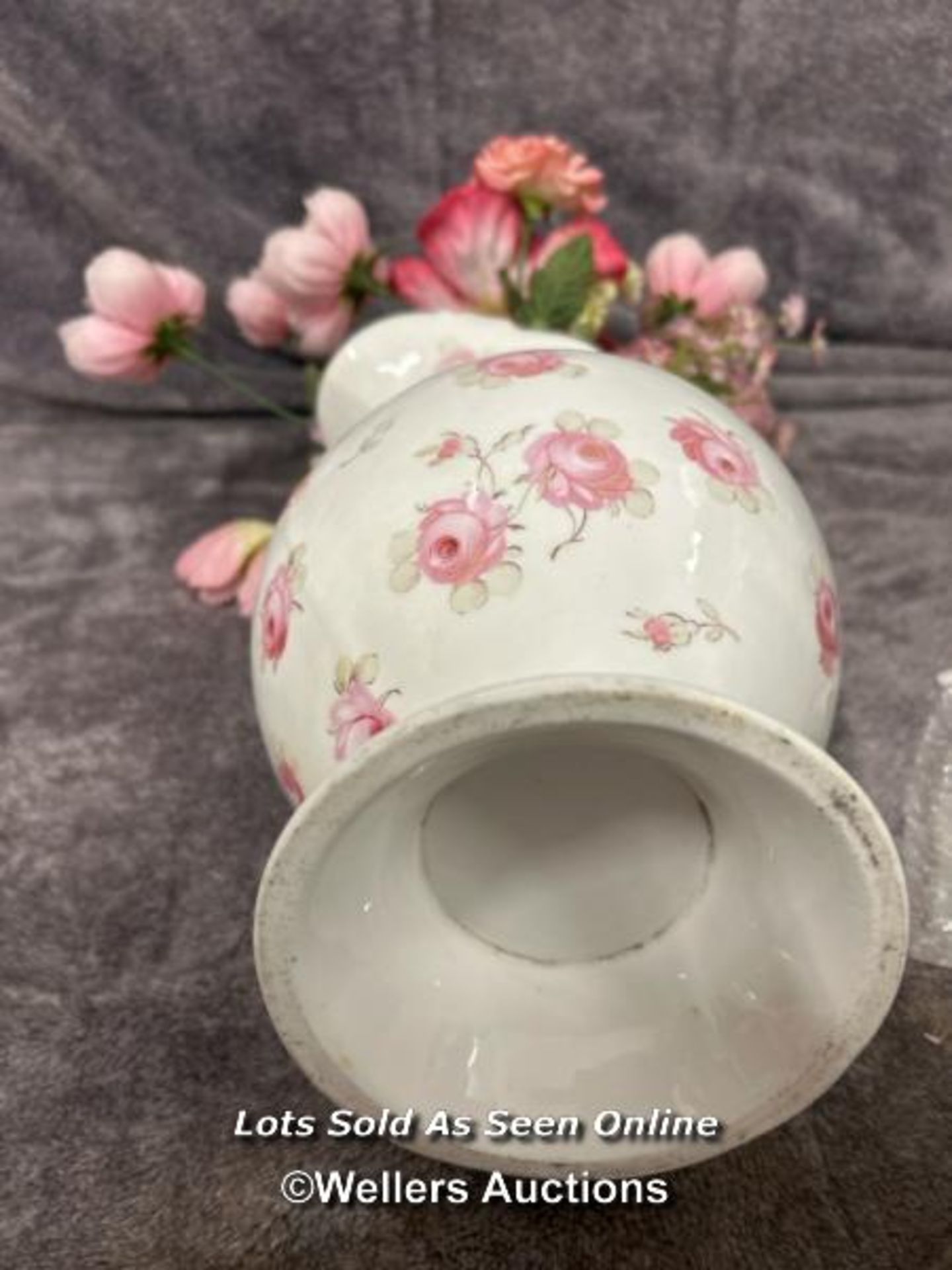 Large rose pattern wash bowl with water jug and faux flowers / AN43 - Image 5 of 5