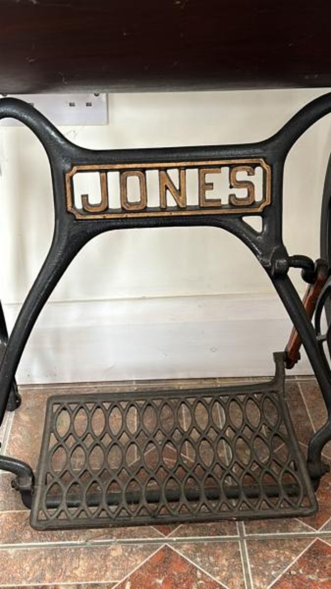 Jones sewing machine number 33225 with flip top table 75cm high (collection from private residence - Image 9 of 11