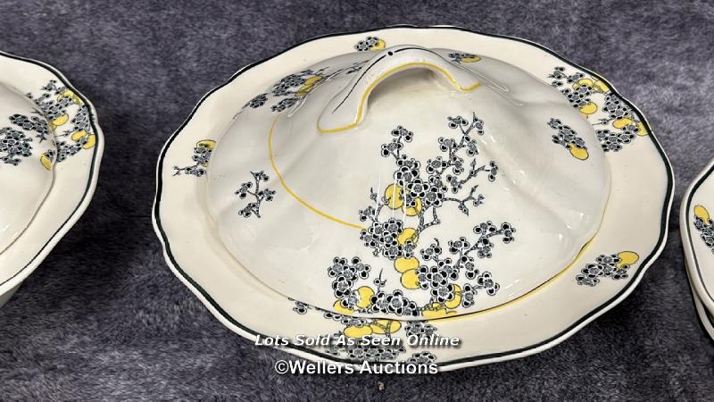 Assorted dinner ware including Royal Doulton "Carnival" and Royal Albert / AN10 - Image 4 of 12