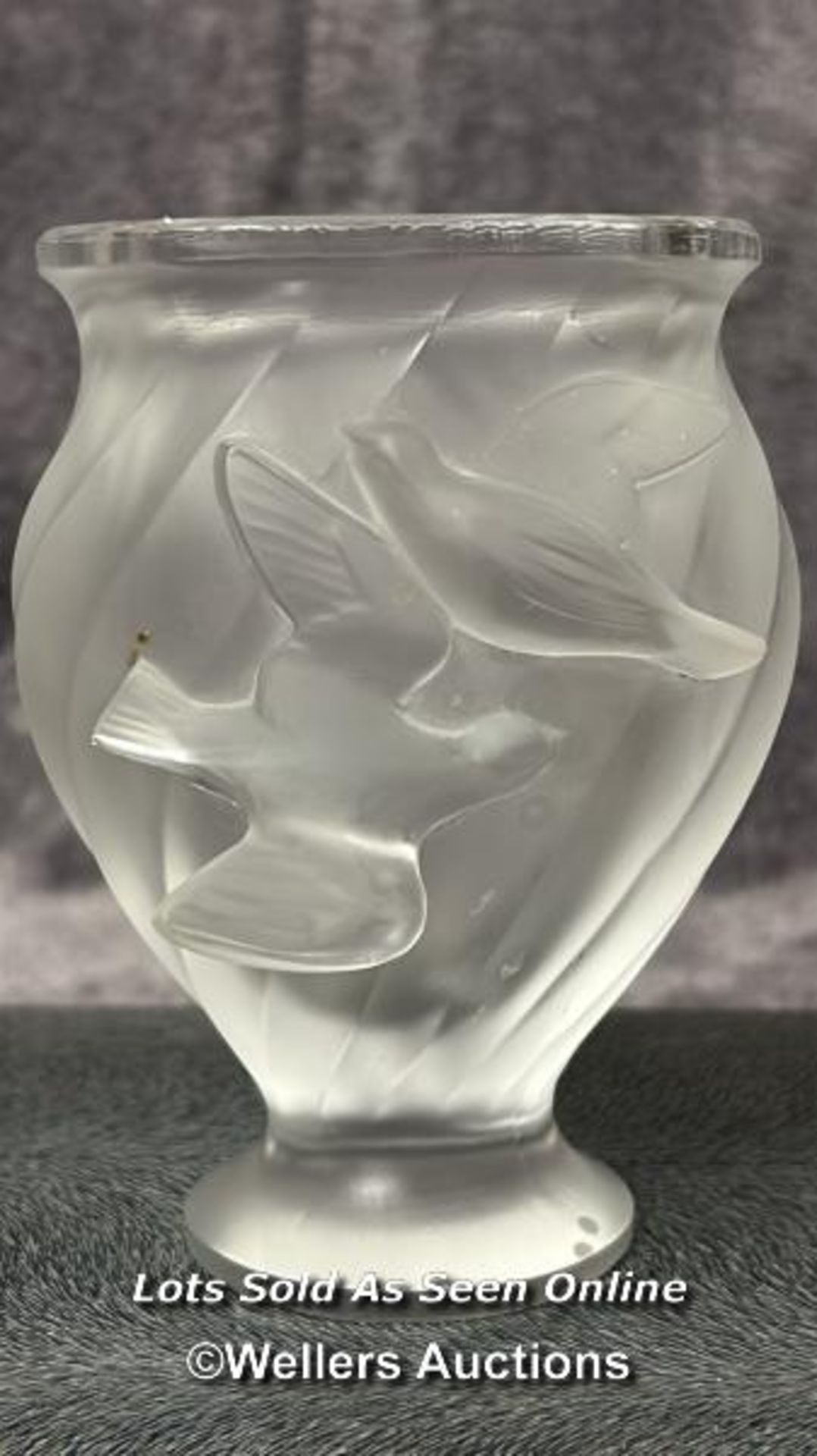 Two similar Lalique France Rosine frosted Dove vases c1960's , signed at the base, both 13cm - Image 5 of 7