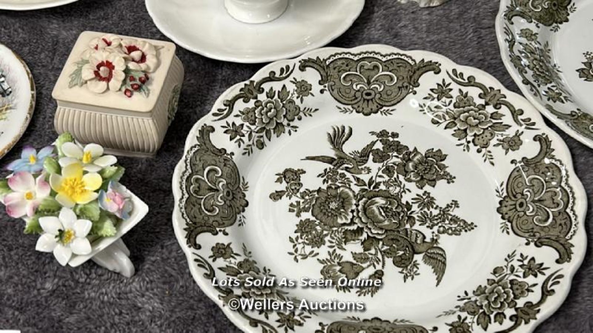 Assorted ceramics including part Tuscan China "Plant" coffee set, Chinese plate, Wedgewood plates - Bild 9 aus 13