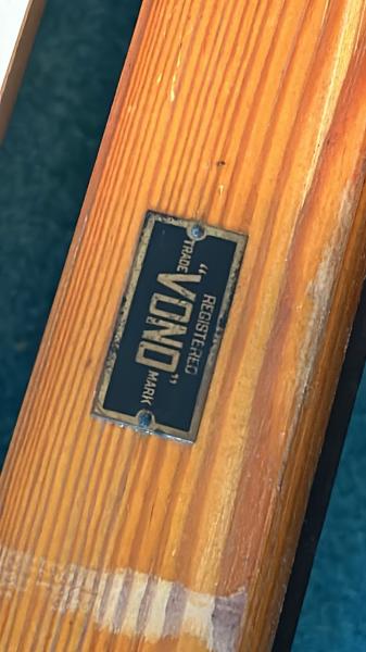 Walnut bedframe, with scalloped head rest carved finials and wooden slats, total Lenth 203cm, - Image 7 of 16